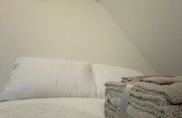 Home away Tamworth Staffordshire 4 Bedroom 3 Bathroom - Semi Detached House - Foto 12