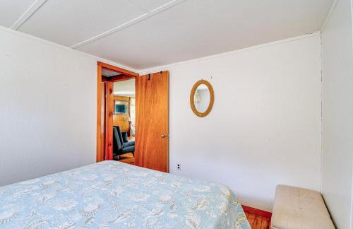 Cayuga Lake Cottage Private Dock and Deck! - Foto 16