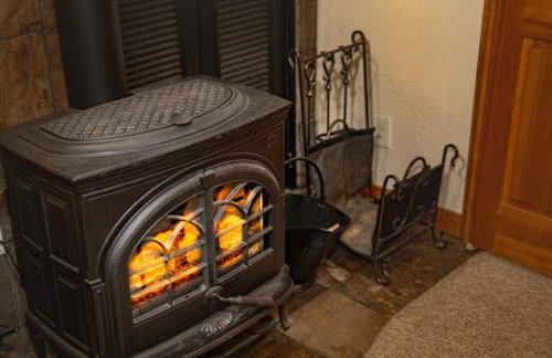 Cozy Cedar Cabin Near Silverwood Theme Park - Sleeps 5 - Quiet & Private - Foto 39