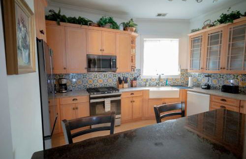 Bootlegger House Sleeps 10-20 Free TV & Parking - Foto 13