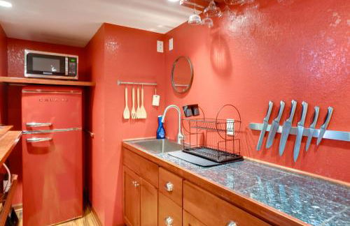 Cozy Milwaukee Apartment with Deck, 2 Mi to Airport! - Foto 16