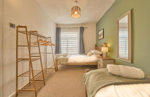 Cosy 2BR Cottage Steps to Town & Peak District - Photo 11