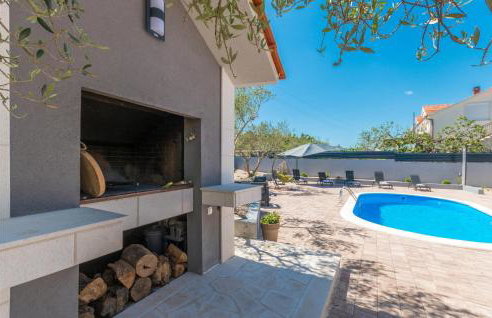 3 Bedroom Cozy Home In Sikovo - Foto 11