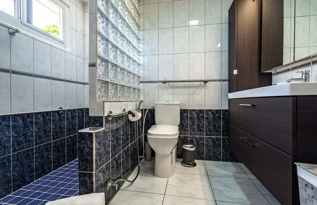 Large Villa With View! Private Pool Free Utilities! - Photo 19