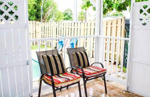 4-bedroom pool house in peaceful Sunrise with AC, WiFi, King bed - Foto 21