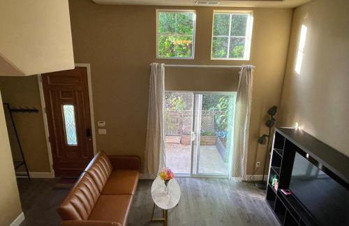 Cozy 3-Bedroom house with central AC and heating - Foto 1