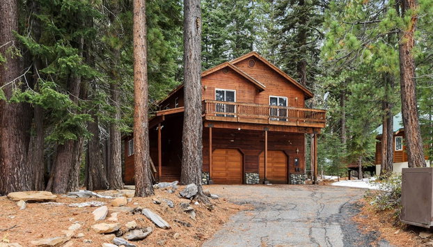 Truckee Pines Retreat - Game Room & Forest Views - Foto 2, Imagen principal