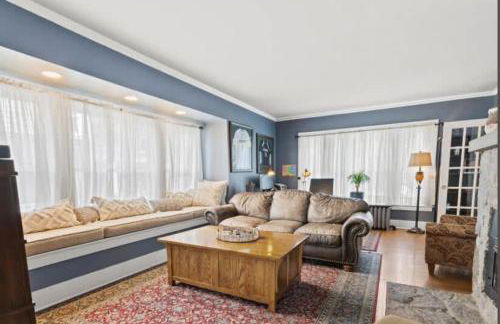 Majestic Family Home in Saratoga New York - Photo 3