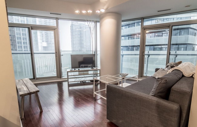AOC Suites 2 Bedroom Condo, City CN Tower View - Foto 17
