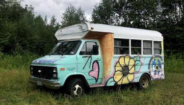 Vintage Short Bus Vacation Rental Nestled in the Forest near North Conway, New Hampshire - Foto 5