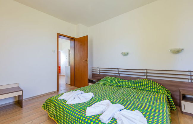 2 Bedroom Apartment in Dafinka Guest House - Photo 8