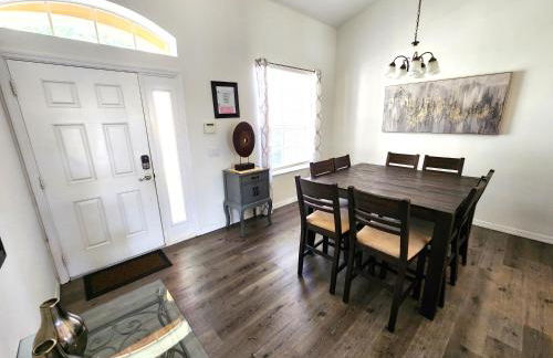 652- Spacious 5-Bedroom Villa with Pool, Spa & Scenic Lake Views - Foto 19