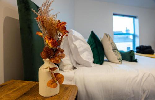 High End Contractor Apartment - 5 Separate Beds - Free Parking - Foto 2