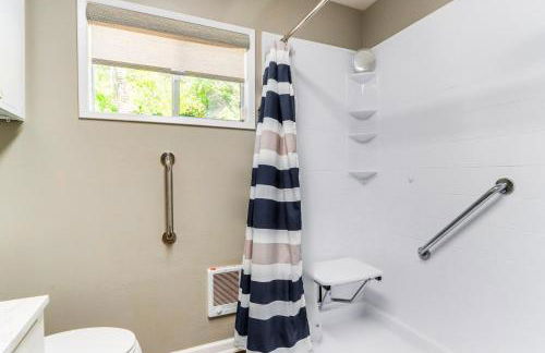 Private Hot Tub Deer Lake Home with Dock Access! - Foto 14