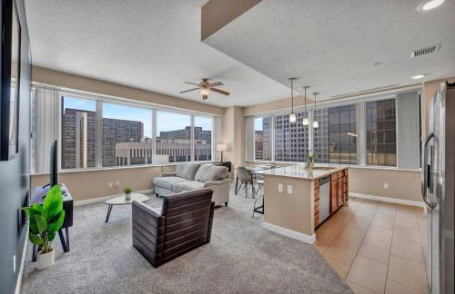 Downtown Flat w/ LAKE VIEW: Walk 2 Stadiums/Arenas - Photo 14