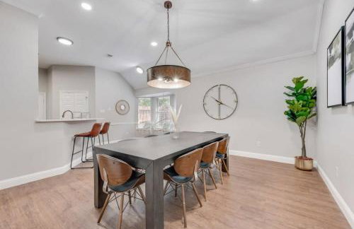 Boho Chic Home w Backyard Paradise - Pool + Grill - Foto 11