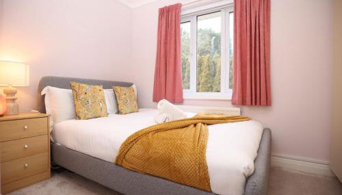 Is Y Coed Place By N And N Stays Ltd, Spacious 5 bed house in Wenvoe Cardiff, With Free Private Parking, Garden and WIFI - Foto 2