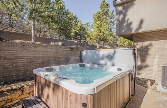 Verdant Oasisluxury, Traveler's Home W/hottub! - Foto 1