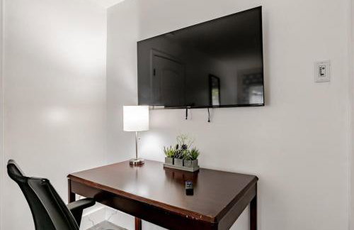 Sunny Midtown Cottage- Midtown Mobile - Photo 25