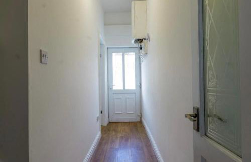Modern 2 Bedroom House with 2 Ensuite and Free Parking - Photo 24