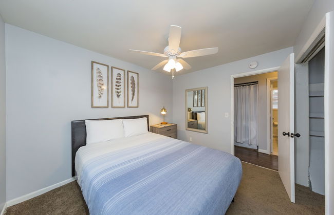 Savor the Homey Vibe at a Chilled Nest Five Min Downtown - Foto 8