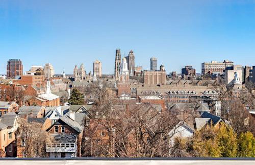 Modern & Spacious 2BR Apartment with Gym & Parking - Photo 39