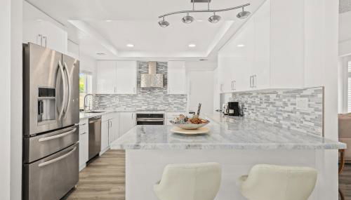 Newly Remodel Luxury Home with Hotel-Like Amenity - Foto 3