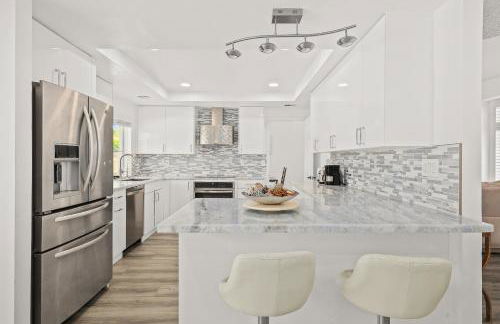 Newly Remodel Luxury Home with Hotel-Like Amenity - Foto 3