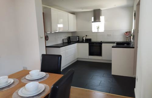 3 Bedrooms, PARKING 3 cars, GARDEN, Wi-fi, CONTRACTOR STAY, close to the Beach, Shops, Hospital, Airport - Foto 11