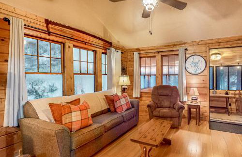 Little Red Lakeside Cabin - Foto 1