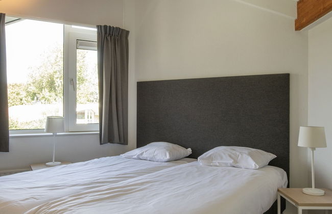 Bungalow in Zeeland Near Sandy Beaches - Photo 2