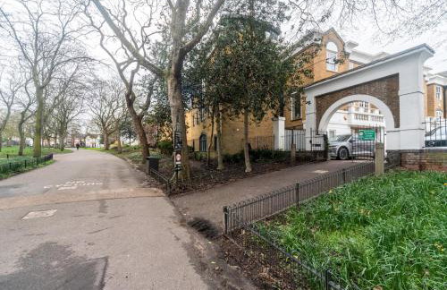 Chic & Cozy Flat in SW London, Perfect Location! - Pass the Keys - Foto 17