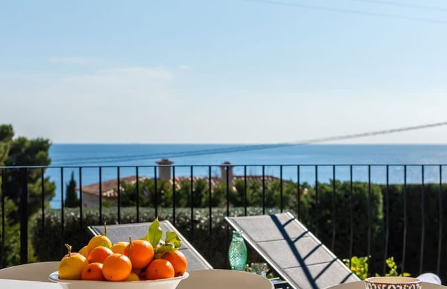 Relax in Luxury at This Stunning Seaside Villa - Photo 56