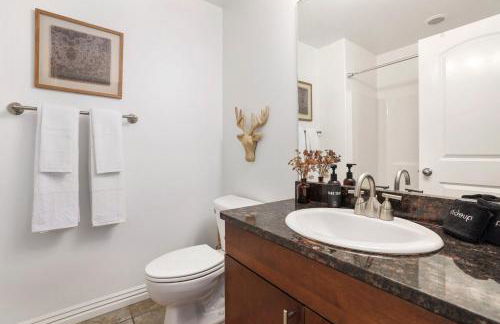 Noble Nest 5 Min to Downtown and U of A - Photo 30