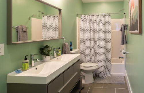 Chic Downtown Retreat Breweries, Murals & Music - Foto 38