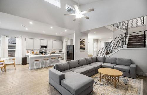 Luxe Modern 4B House with Office 20 min to DT - Foto 28