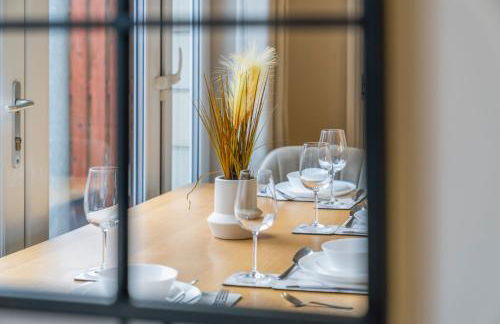 Modern 5 Bedroom Townhouse with Free Parking - Foto 15