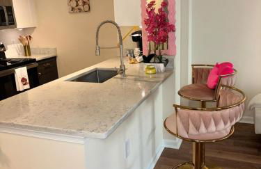 Luxury, Chic, Apt with Game Room, Movie Theatre, & 24hr Gym - Foto 15