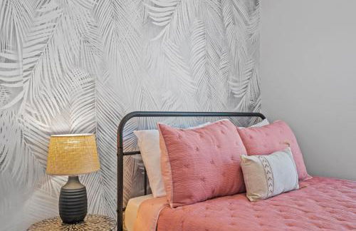 ☆Live on the Water! Lake Palmetto Palm w/ Patio - 10Min to Downtown & Beaches☆ - Foto 12