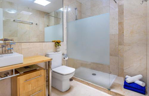 Modern 2BR Sea View Retreat in Tauro Walk to Beach & Golf - Foto 3