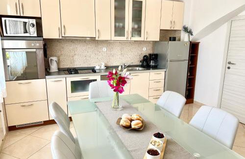 Spacious villa for 10 with a big private pool - Photo 13