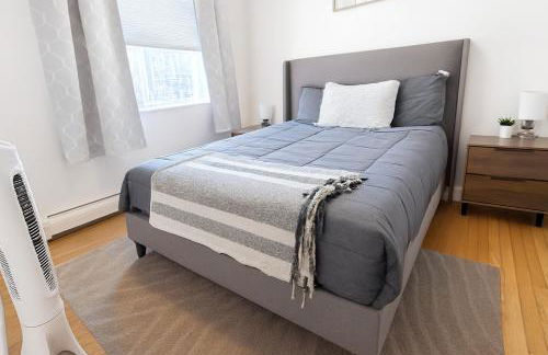 Chic 2BR Retreat Near OHare Free Parking - Foto 17