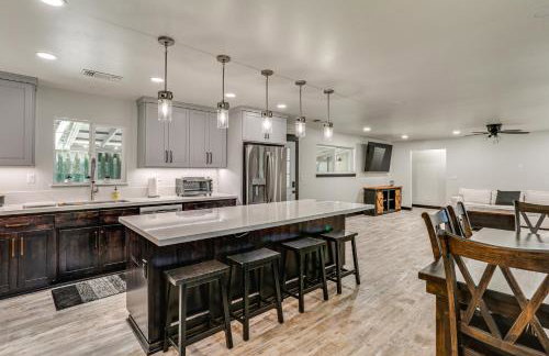 Backyard Oasis with Hot Tub and Views Weaverville Gem - Foto 6