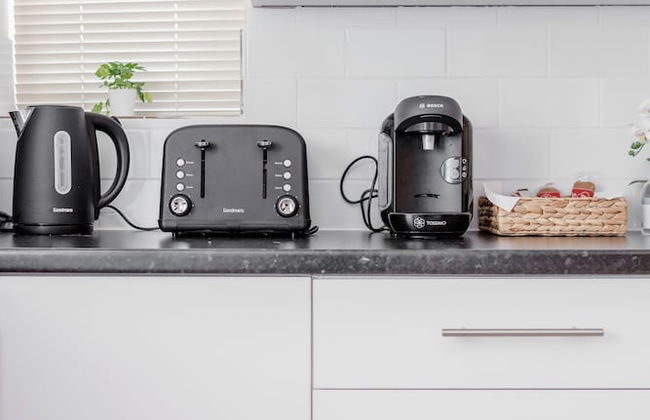 Bedford Hospitalsouth Wing4 Guests3 Bedswifi - Photo 15