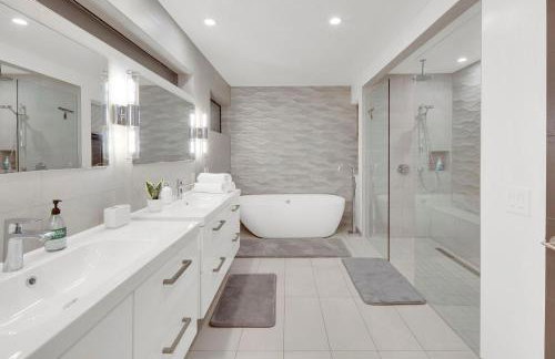 New! Luxury 5BR, W/Arcade, Sauna, Views, Fire Pit! - Foto 17