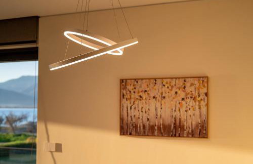 Sun and Sea Apartment - Beachfront, 2 Bedrooms with Sea View & Garden - Photo 16