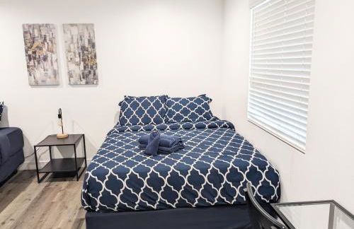 Wonderful 3 Bedroom Home Perfect for Getaway - Photo 26