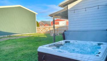 Waddle on Inn- Hot Tub, Pet Friendly, Fully Fenced, 5 Blocks to Beach! - Foto 2