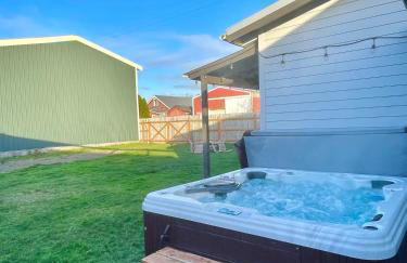 Waddle on Inn- Hot Tub, Pet Friendly, Fully Fenced, 5 Blocks to Beach! - Foto 2