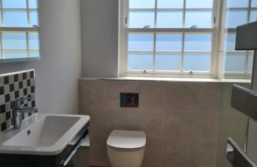 Number 10 - Stunning brand new house - sleeps 6 - free parking - Foto 26